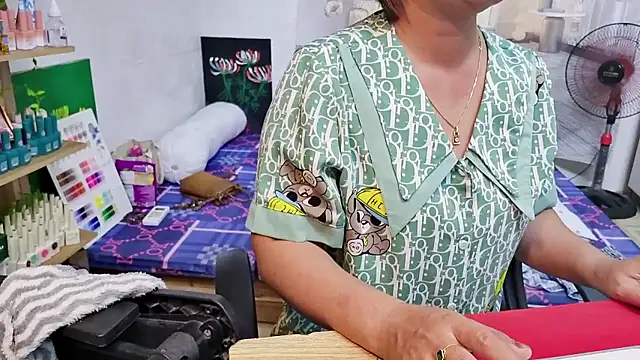 Snapshot of MichiLovely chatting on October 30, 2025, 8:17 pm MichiLovely online show from October 30, 2025, 8:17 pm