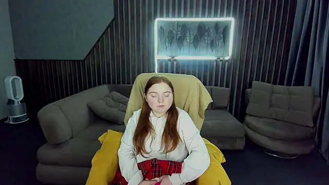 Snapshot of KattyRose8 chatting on October 17, 2025, 5:44 am KattyRose8 online show from October 17, 2025, 5:44 am