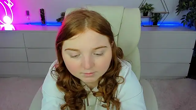 Snapshot of KattyRose8 chatting on October 5, 2025, 12:07 pm KattyRose8 online show from October 5, 2025, 12:07 pm