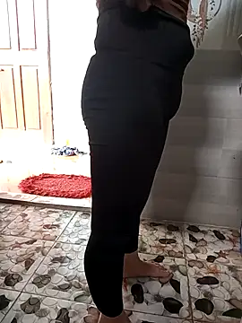 Snapshot of Sweet-Berry89 chatting on September 18, 2025, 12:57 am Sweet-Berry89 online show from September 18, 2025, 12:57 am