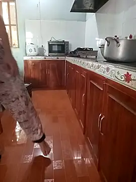 Snapshot of Sweet-Berry89 chatting on October 27, 2025, 4:24 am Sweet-Berry89 online show from October 27, 2025, 4:24 am