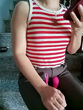 Snapshot of Sweet-Berry89 chatting on September 23, 2025, 12:17 am Sweet-Berry89 online show from September 23, 2025, 12:17 am