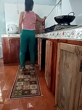 Snapshot of Sweet-Berry89 chatting on October 17, 2025, 4:49 am Sweet-Berry89 online show from October 17, 2025, 4:49 am