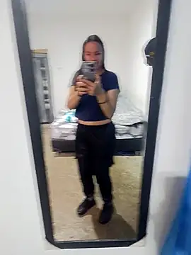 Snapshot of Levanna_1 chatting on October 11, 2025, 8:32 pm Levanna 1 online show from October 11, 2025, 8:32 pm