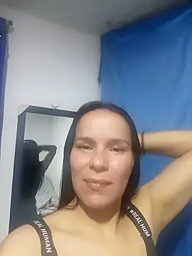 Snapshot of Levanna_1 chatting on October 10, 2025, 1:39 am Levanna 1 online show from October 10, 2025, 1:39 am