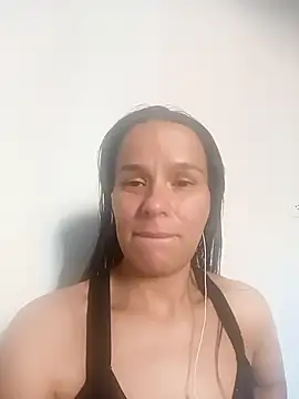 Snapshot of Levanna_1 chatting on October 6, 2025, 9:04 pm Levanna 1 online show from October 6, 2025, 9:04 pm