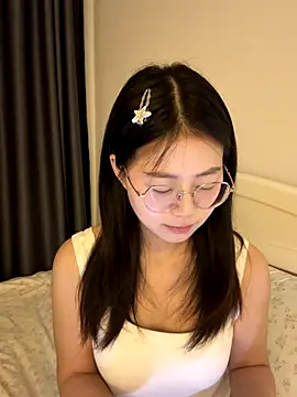 Snapshot of Ella-A9 chatting on September 10, 2025, 5:01 pm Ella-A9 online show from September 10, 2025, 5:01 pm