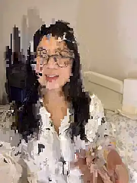 Snapshot of Ella-A9 chatting on November 5, 2025, 3:15 pm Ella-A9 online show from November 5, 2025, 3:15 pm