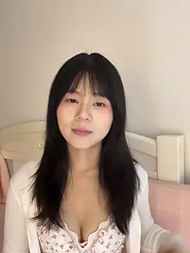 Snapshot of Ella-A9 chatting on October 16, 2025, 2:47 pm Ella-A9 online show from October 16, 2025, 2:47 pm