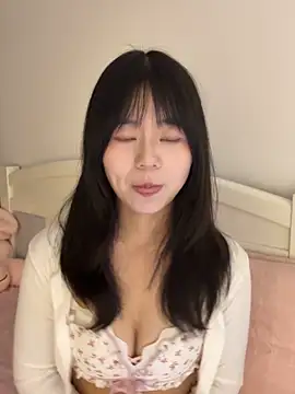 Snapshot of Ella-A9 chatting on October 14, 2025, 5:46 pm Ella-A9 online show from October 14, 2025, 5:46 pm