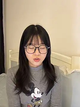 Snapshot of Ella-A9 chatting on November 2, 2025, 3:06 pm Ella-A9 online show from November 2, 2025, 3:06 pm