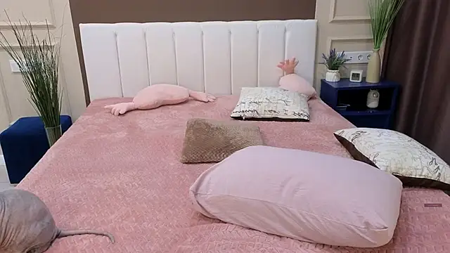 Snapshot of daniellia_ chatting on October 17, 2025, 8:06 am daniellia online show from October 17, 2025, 8:06 am