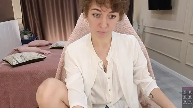 Snapshot of daniellia_ chatting on October 3, 2025, 9:11 am daniellia online show from October 3, 2025, 9:11 am