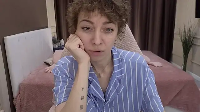 Snapshot of daniellia_ chatting on September 22, 2025, 7:58 am daniellia online show from September 22, 2025, 7:58 am