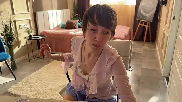 daniellia  online show from April 19, 2026, 2:18 pm