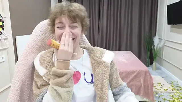 Snapshot of daniellia_ chatting on September 30, 2025, 6:47 pm daniellia online show from September 30, 2025, 6:47 pm