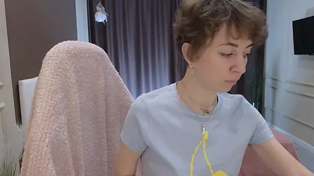 Snapshot of daniellia_ chatting on October 6, 2025, 8:04 am daniellia online show from October 6, 2025, 8:04 am