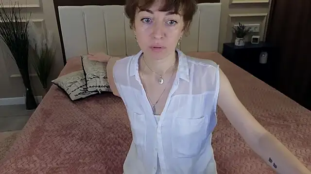 Snapshot of daniellia_ chatting on September 24, 2025, 8:10 am daniellia online show from September 24, 2025, 8:10 am