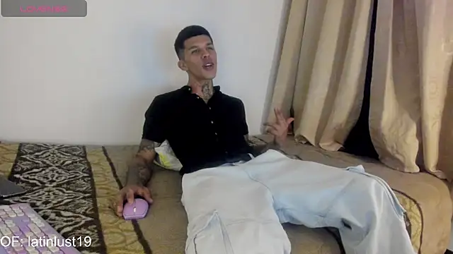 Snapshot of Savajelust chatting on May 1, 2026, 12:37 am Savajelust online show from May 1, 2026, 12:37 am