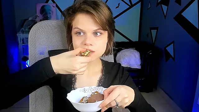 Snapshot of EllieMurler chatting on October 23, 2025, 1:10 pm EllieMurler online show from October 23, 2025, 1:10 pm