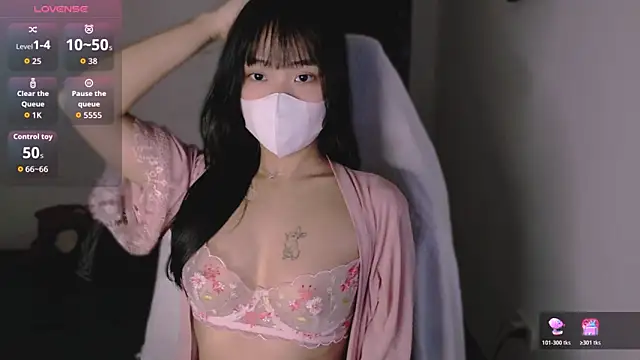 Phuong Bee online show from October 24, 2025, 12:48 pm