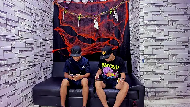 Snapshot of Crazy_Cult_Sex chatting on October 22, 2025, 1:10 pm Crazy Cult Sex online show from October 22, 2025, 1:10 pm