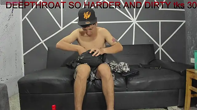 Snapshot of Crazy_Cult_Sex chatting on October 4, 2025, 1:12 pm Crazy Cult Sex online show from October 4, 2025, 1:12 pm