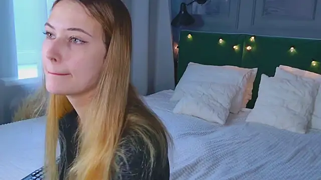 Sofii Ly online show from October 7, 2025, 6:03 am