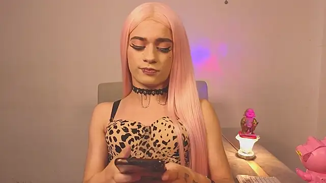 chloe ember online show from December 20, 2025, 6:33 pm