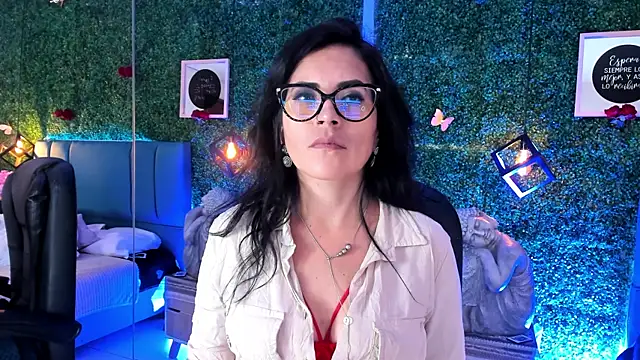 Linagh  online show from February 14, 2026, 11:32 am