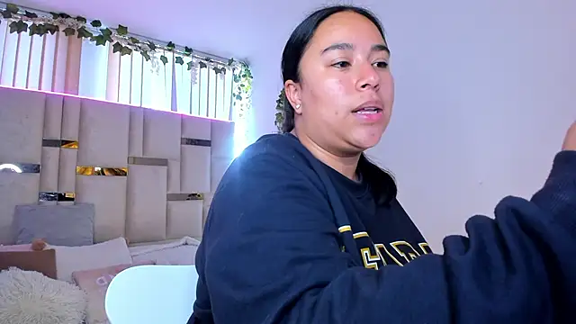 Zoey thompson online show from February 25, 2026, 9:14 pm