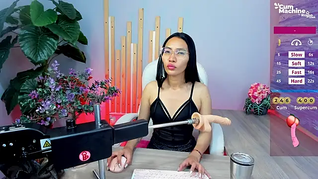 lucyy liiuu online show from September 9, 2025, 1:09 pm