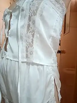 Snapshot of Thuylinh86 chatting on October 24, 2025, 12:15 pm Thuylinh86 online show from October 24, 2025, 12:15 pm