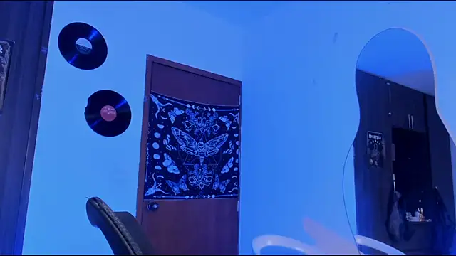 missluna27 online show from October 25, 2025, 1:05 am