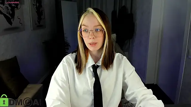 R0cket bunny online show from April 15, 2026, 1:00 am