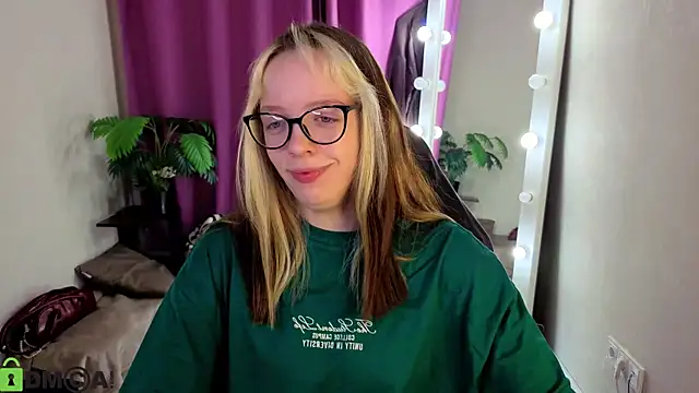 Snapshot of R0cket_bunny chatting on July 14, 2026, 1:05 am R0cket bunny online show from July 14, 2026, 1:05 am