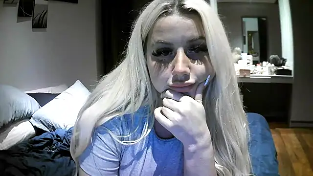 Snapshot of TiaDoll chatting on October 10, 2025, 3:46 pm TiaDoll online show from October 10, 2025, 3:46 pm