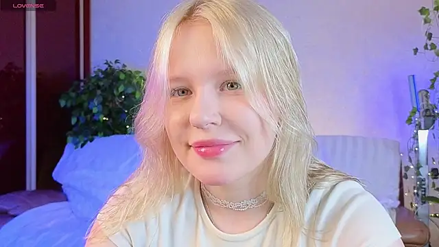 Snapshot of Mila_Lioness chatting on September 11, 2025, 5:29 am Mila Lioness online show from September 11, 2025, 5:29 am
