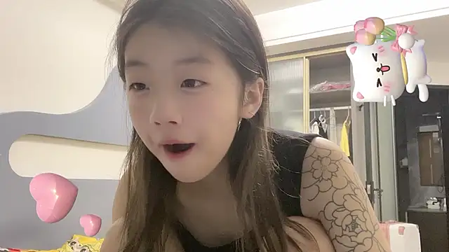A 18 girls online show from September 11, 2025, 9:37 pm