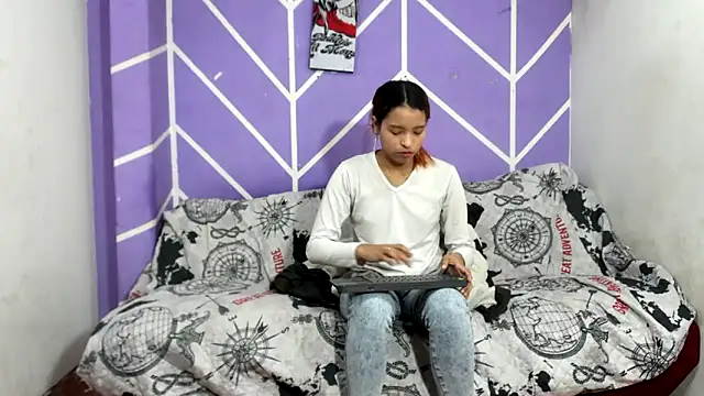 lau and boys18 online show from September 23, 2025, 1:29 pm