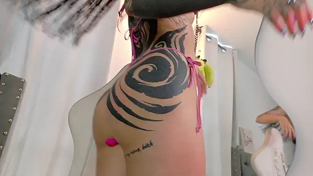 sara queen10 online show from February 2, 2026, 6:51 pm