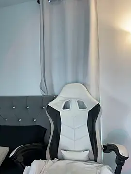 sara queen10 online show from March 12, 2026, 4:55 pm