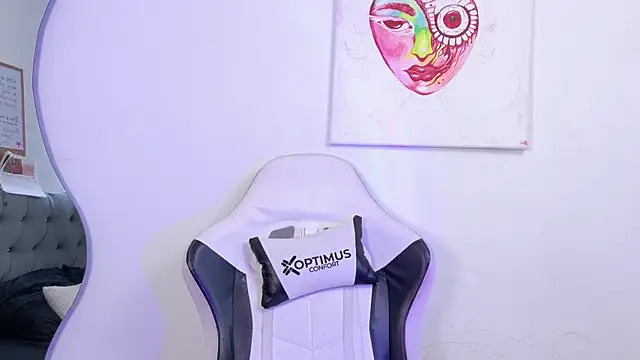 Snapshot of sara_queen10 chatting on September 29, 2025, 5:29 pm sara queen10 online show from September 29, 2025, 5:29 pm