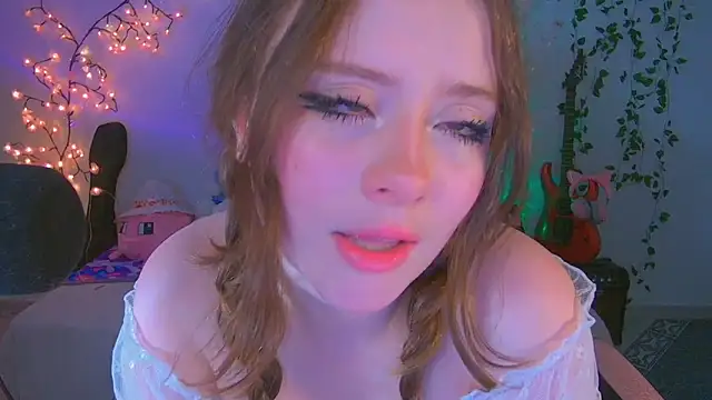 Snapshot of Lil_bela chatting on February 17, 2026, 10:56 am Lil bela online show from February 17, 2026, 10:56 am