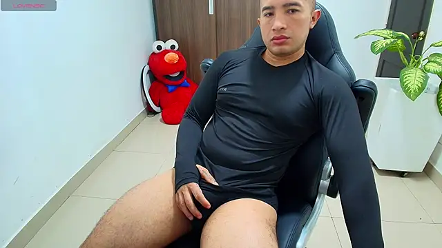 Snapshot of sebastian_oconnor77 chatting on September 28, 2025, 12:45 pm sebastian oconnor77 online show from September 28, 2025, 12:45 pm