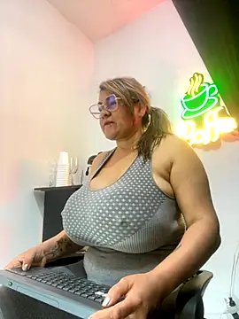 Snapshot of AlexxiaaMat chatting on September 19, 2025, 11:03 am AlexxiaaMat online show from September 19, 2025, 11:03 am