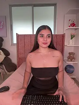 salomecute21 online show from May 11, 2026, 11:44 am