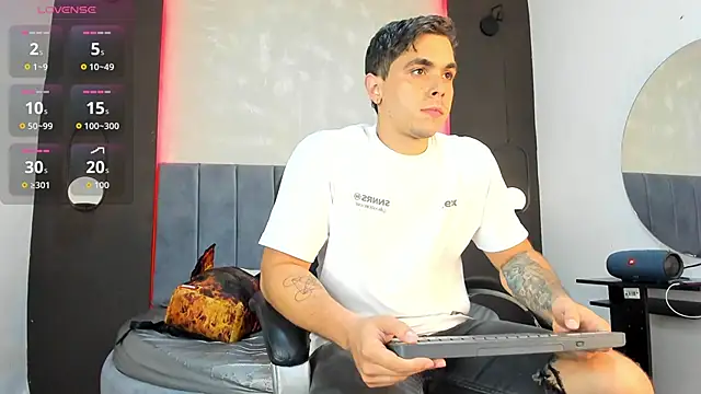 Liam walk  online show from October 15, 2025, 7:22 pm