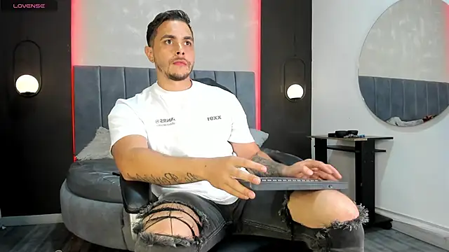 Liam walk  online show from January 8, 2026, 8:04 pm