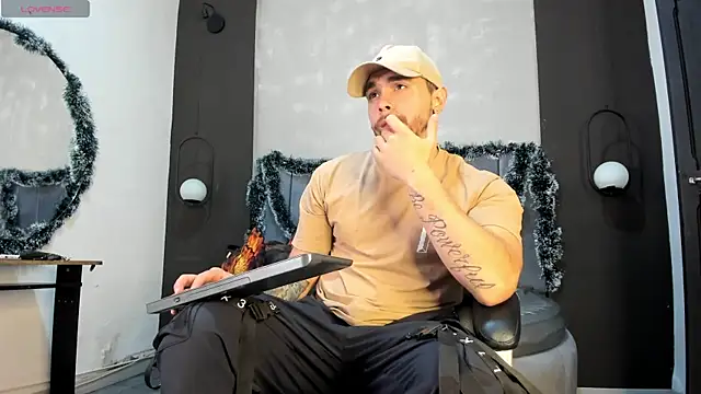 Liam walk  online show from December 20, 2025, 10:23 pm